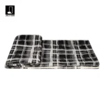 Modern Nordic-style model villa throw blanket; hotel-style Italian-inspired luxury sofa throw; black-and-white striped footboard throw