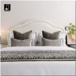 Modern French-style model apartment in gold tones – 10-piece bedding set in shades of green – Showroom for vacation rentals – High-quality bedding sets - Image 2