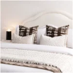 Modern French-style model apartment in gold tones – 10-piece bedding set in brown tones – Showroom for vacation rentals – High-quality bedding sets - Image 5