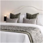 Modern French-style model apartment in gold tones – 10-piece bedding set in shades of green – Showroom for vacation rentals – High-quality bedding sets - Image 5