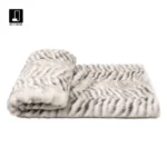 Jinshi Showroom: Modern, Minimalist, and Luxe Beige Faux Rabbit Fur Throw—Perfect for Villa Beds, Sofas, and More